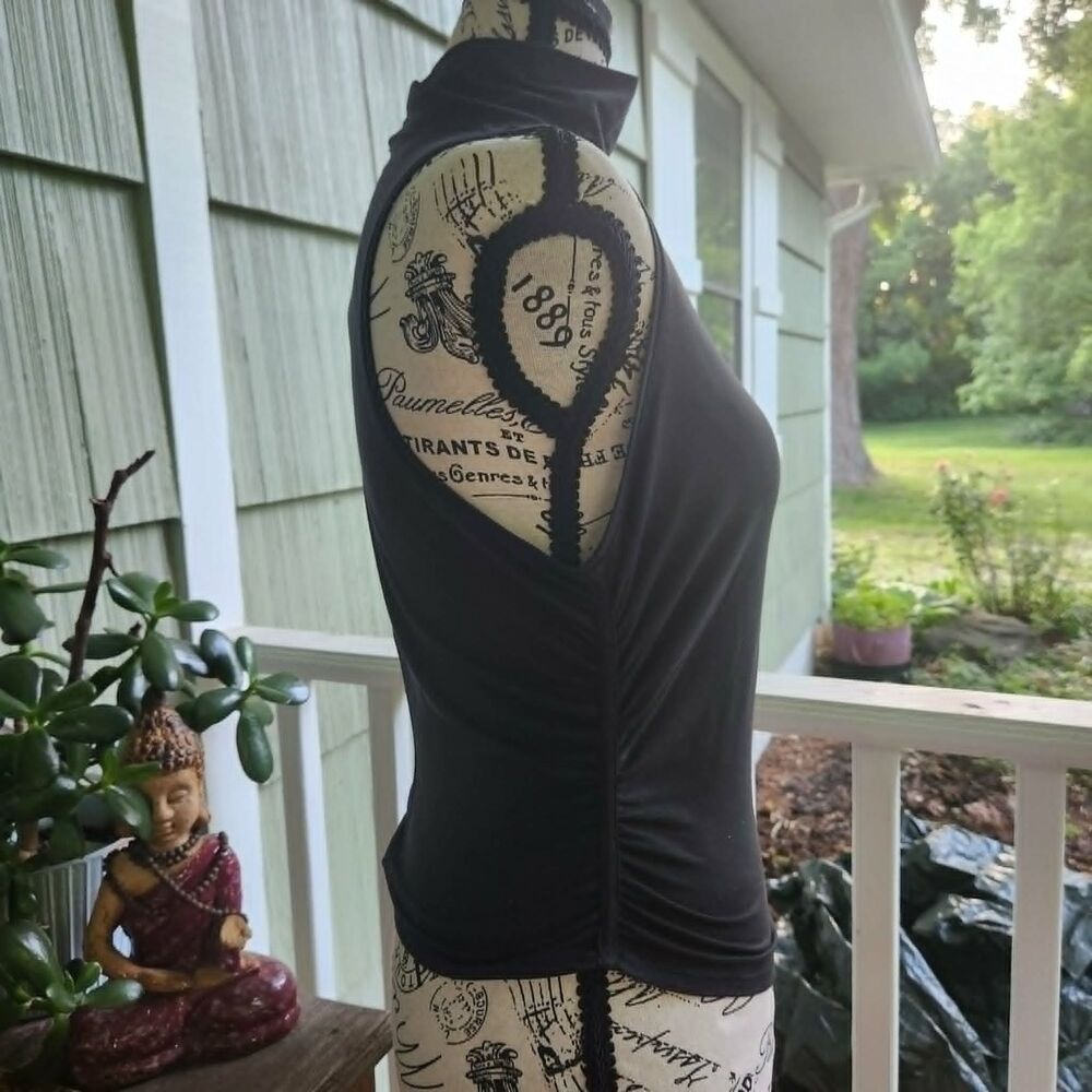 Lululemon Black Top, Medium, High Neck, Sleeveless, Ruched sides, can be crop - Picture 4 of 5